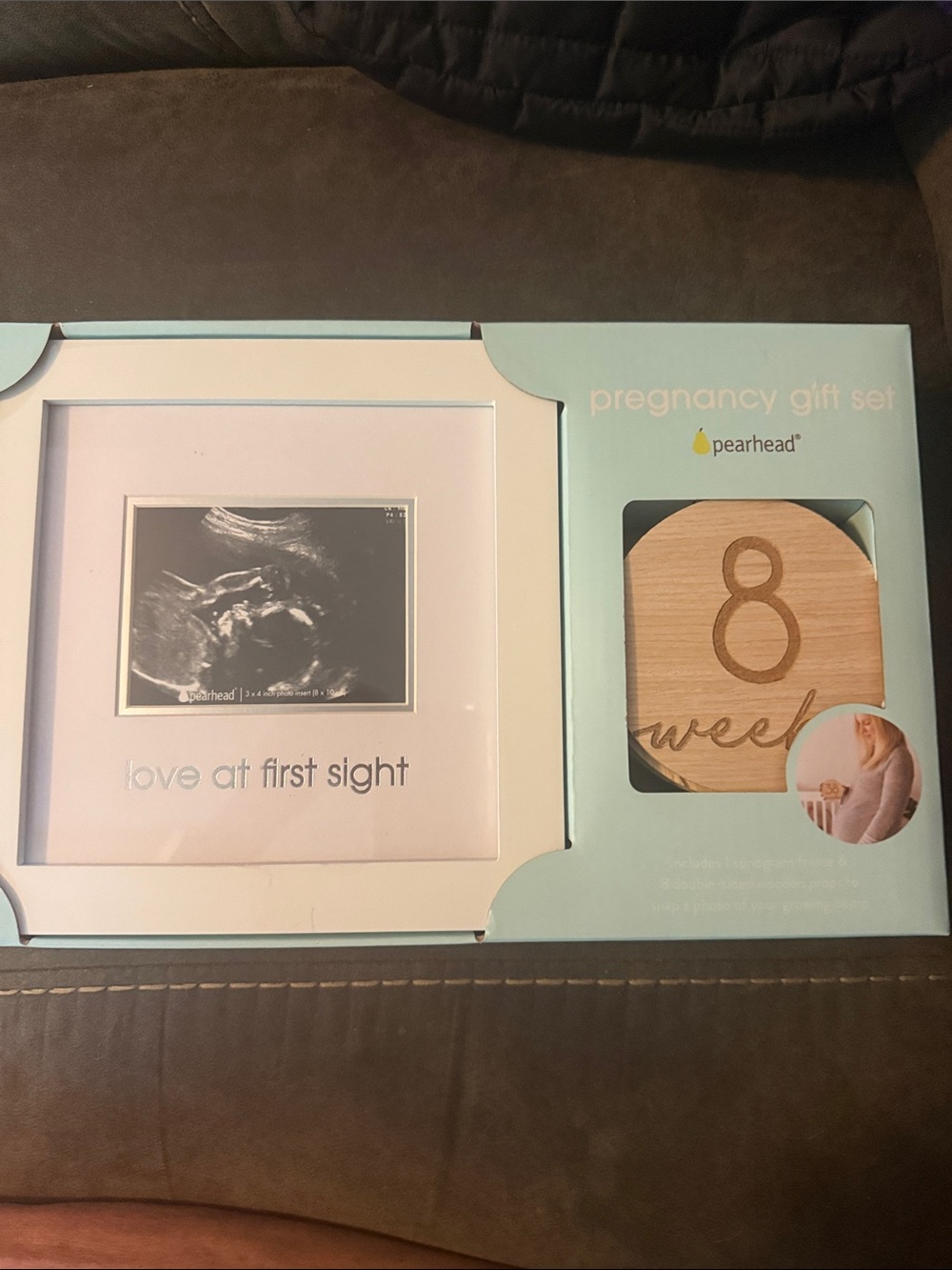 Pearhead Pregnancy Gift Frame with Wooden 8-Week Milestone